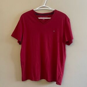 Tommy Hilfiger Men’s Deep Red V-Neck Tee w Logo – Size Medium GUC